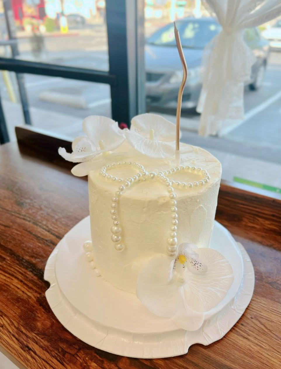 Pearl orchid cake