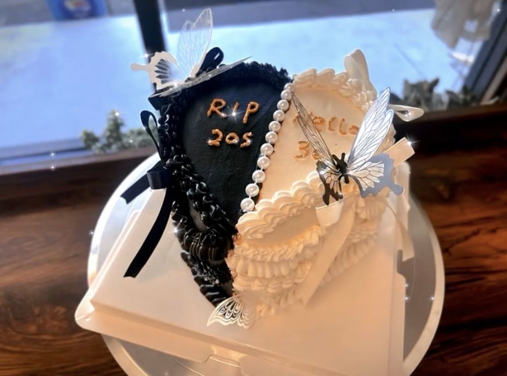 theme custom cake